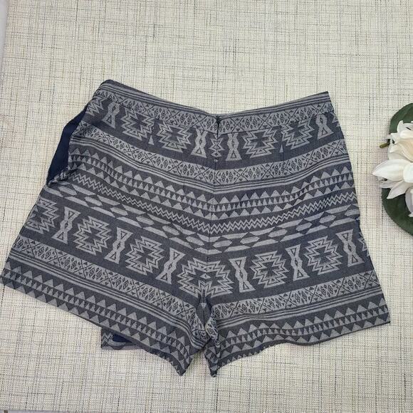 1 State Women's Skort Gray Aztec Tribal Print Asymmetrical Hem Size Small - Picture 4 of 6
